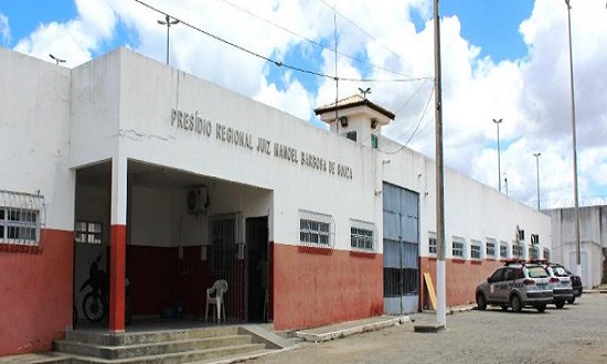 Detento se disfarça de mulher e tenta fugir do presídio no dia de visita