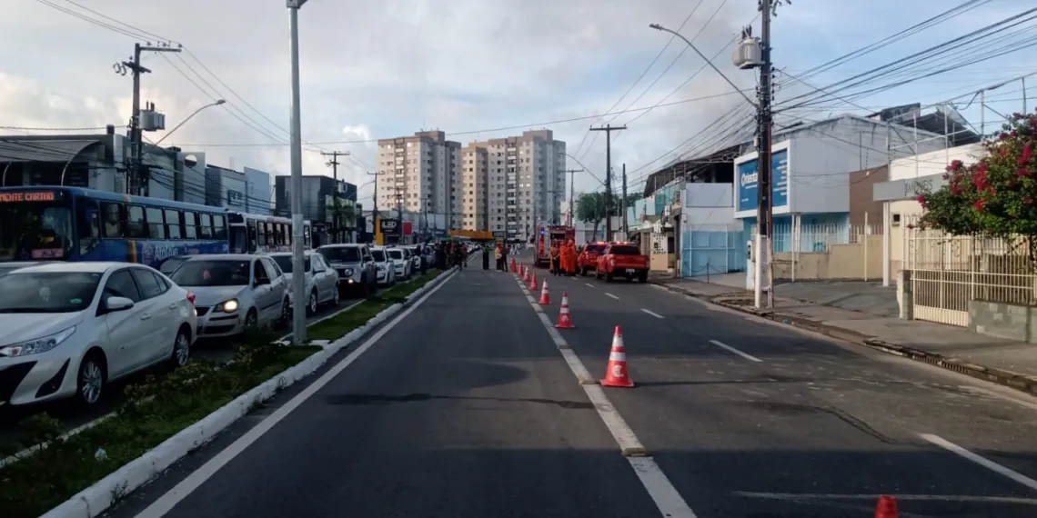 Local do incêndio na avenida Hermes Fontes segue parcialmente interditado