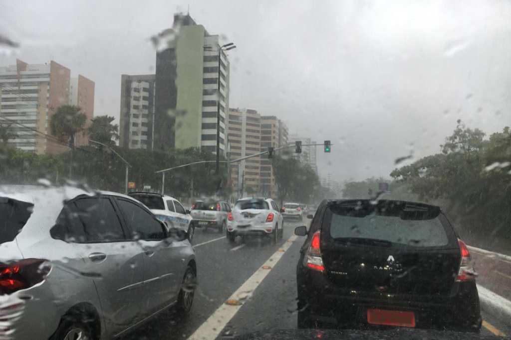 Tempo chuvoso continua durante o final de semana em todo o estado