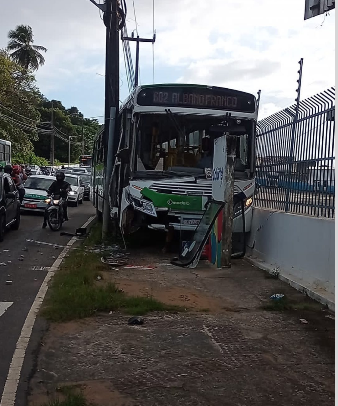 Colisão de ônibus do transporte coletivo  no Bairro Industrial