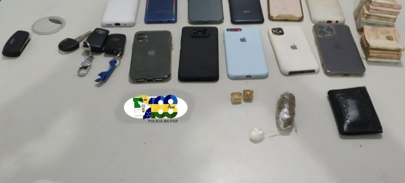 Seis suspeitos de invadir pousada são presos com drogas, celulares e mais de R$ 10 mil em Aracaju