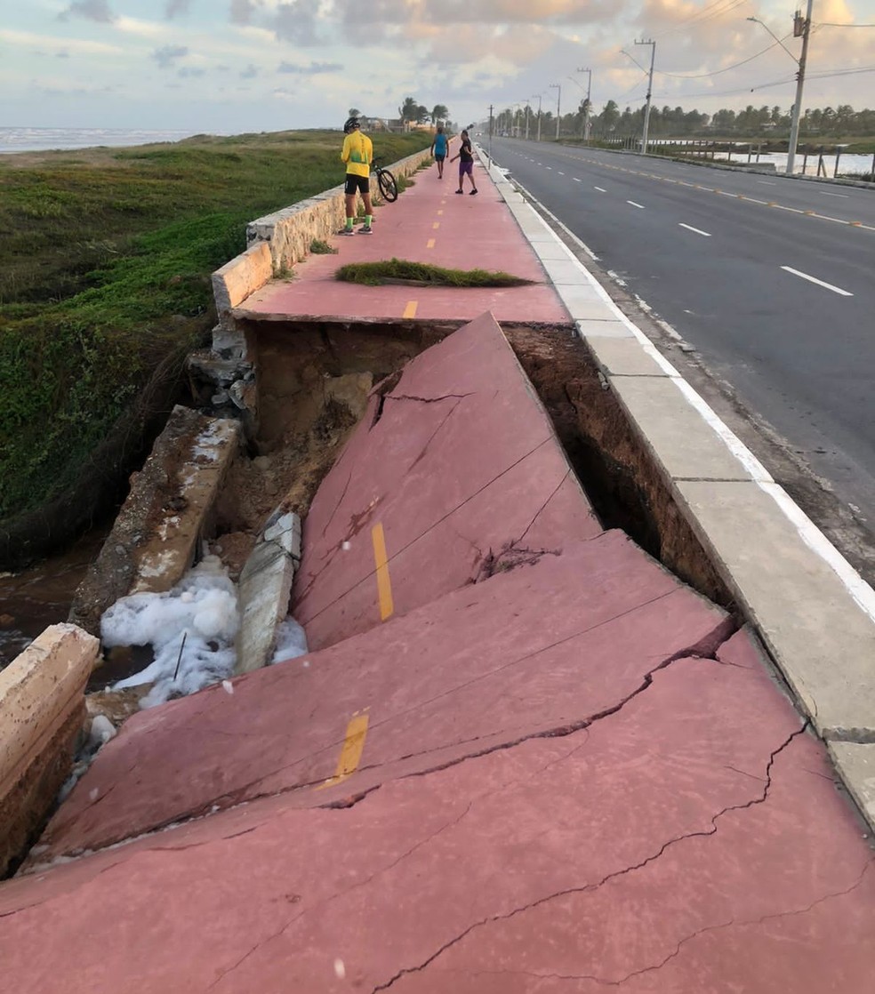 Parte da ciclovia da Orla Sul desmorona