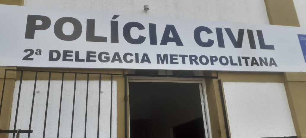 Um homem foi preso após roubar celular e invadir a 2ª Delegacia Metropolitana no Bairro Getúlio Vargas, em Aracaju